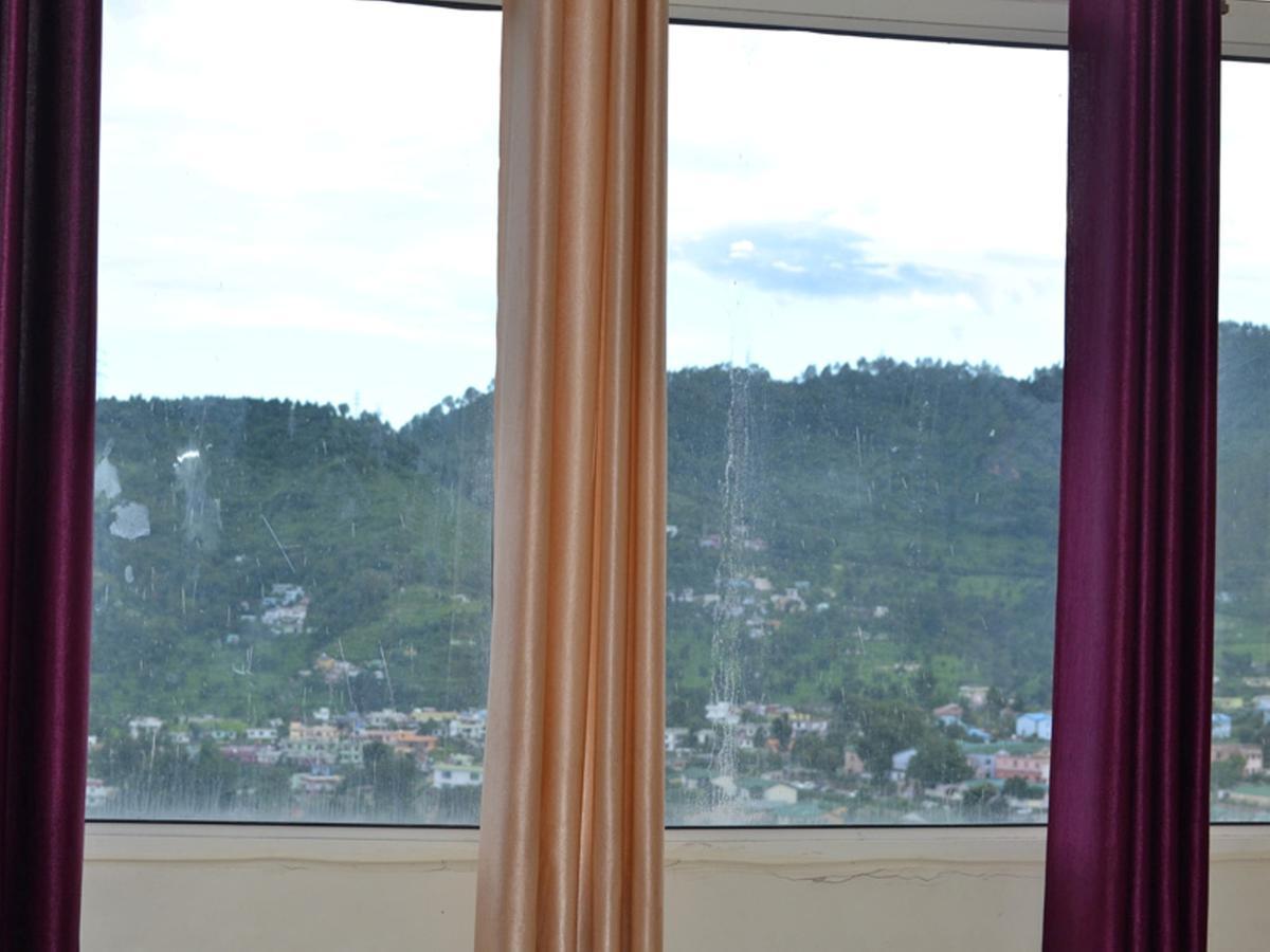 Oyo 37525 Hotel Mall Palace Pithoragarh Bagian luar foto