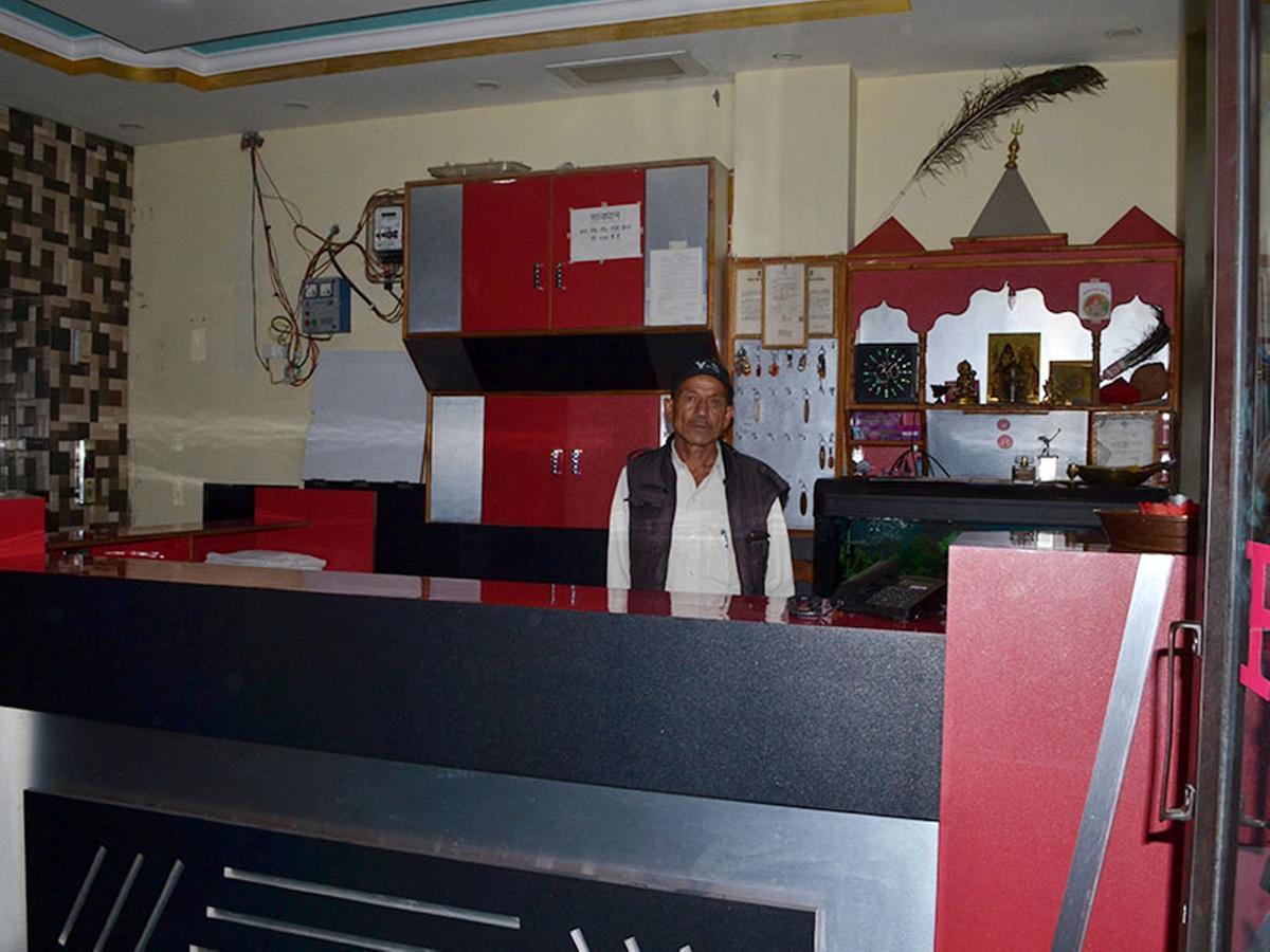 Oyo 37525 Hotel Mall Palace Pithoragarh Bagian luar foto
