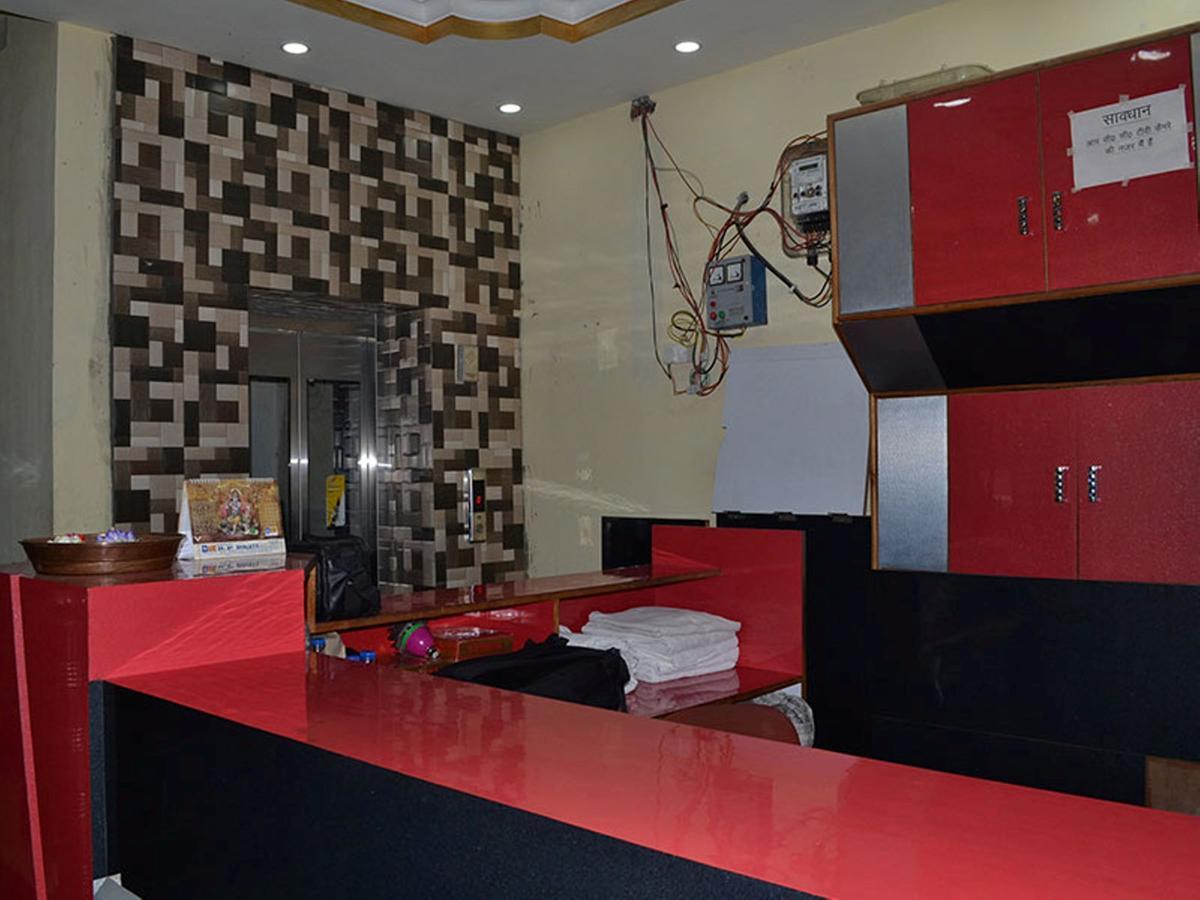 Oyo 37525 Hotel Mall Palace Pithoragarh Bagian luar foto