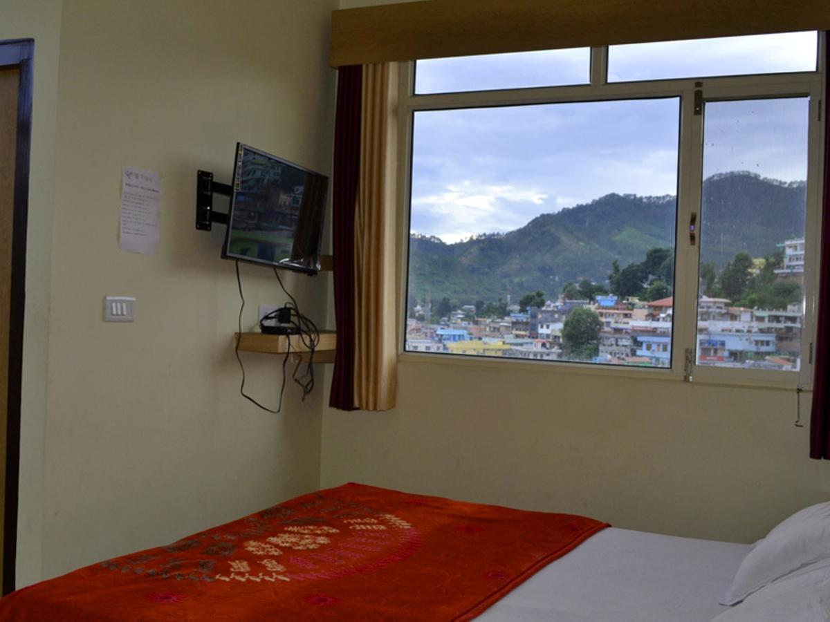 Oyo 37525 Hotel Mall Palace Pithoragarh Bagian luar foto
