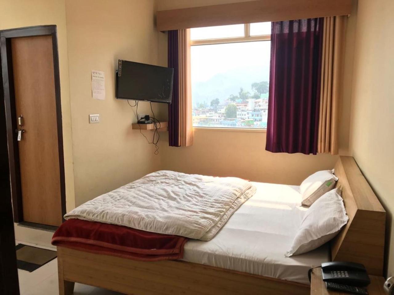 Oyo 37525 Hotel Mall Palace Pithoragarh Bagian luar foto