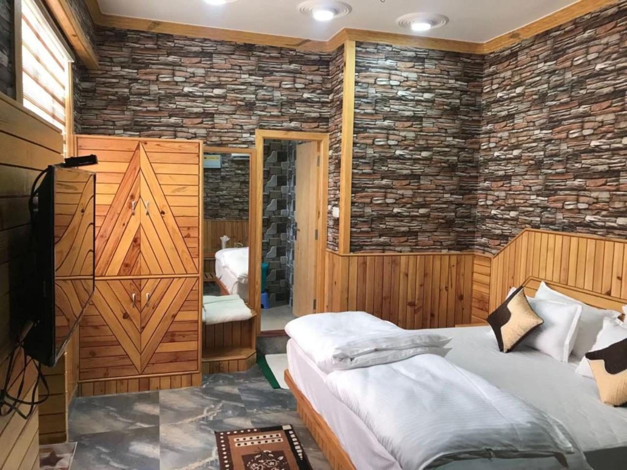 Oyo 37525 Hotel Mall Palace Pithoragarh Bagian luar foto
