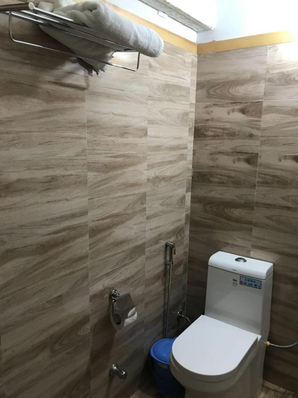 Oyo 37525 Hotel Mall Palace Pithoragarh Bagian luar foto